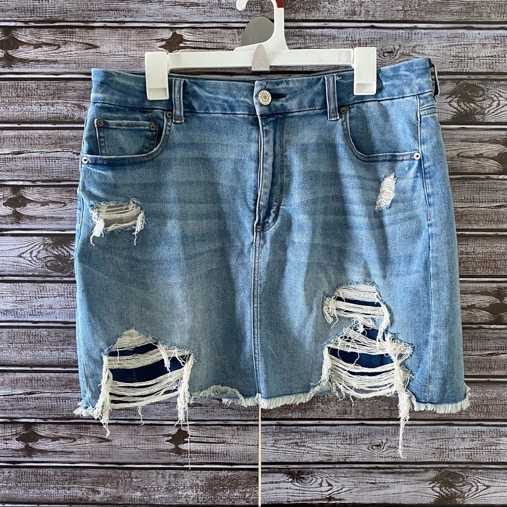 American Eagle Distressed Curvy Hi-Rise Jean Mini Skirt Size 16